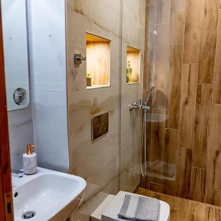 Ango Center ستافروس