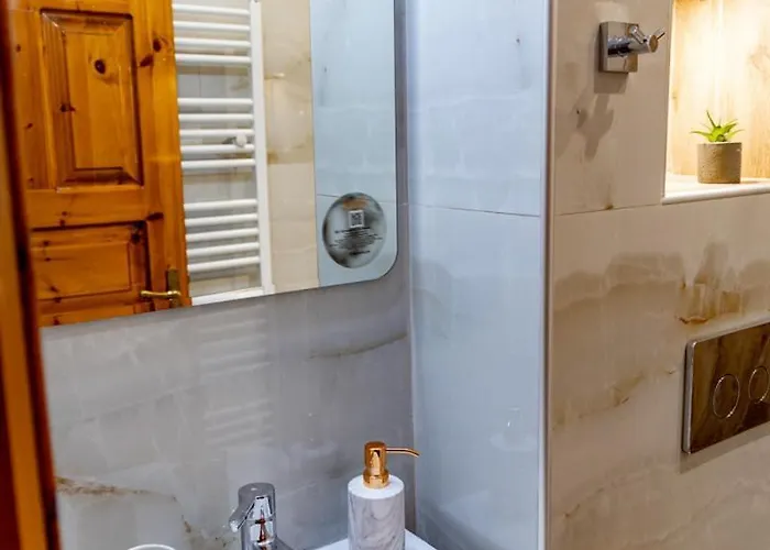 Ango Center Nyaraló Sztavrósz